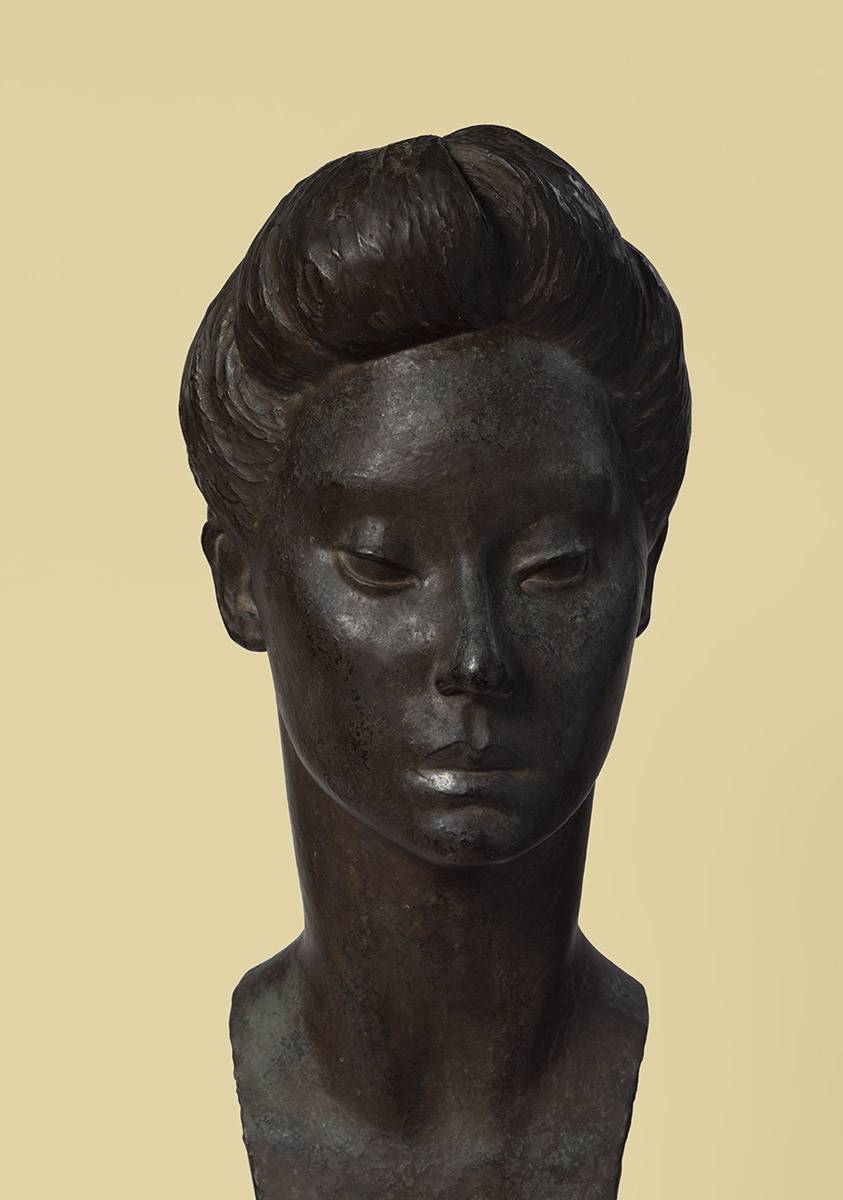 Cabeza de mujer. María Carmen Portela (1898-1983). Bronce.  62 x 23 x 31 cm. Nº inv. 1537.