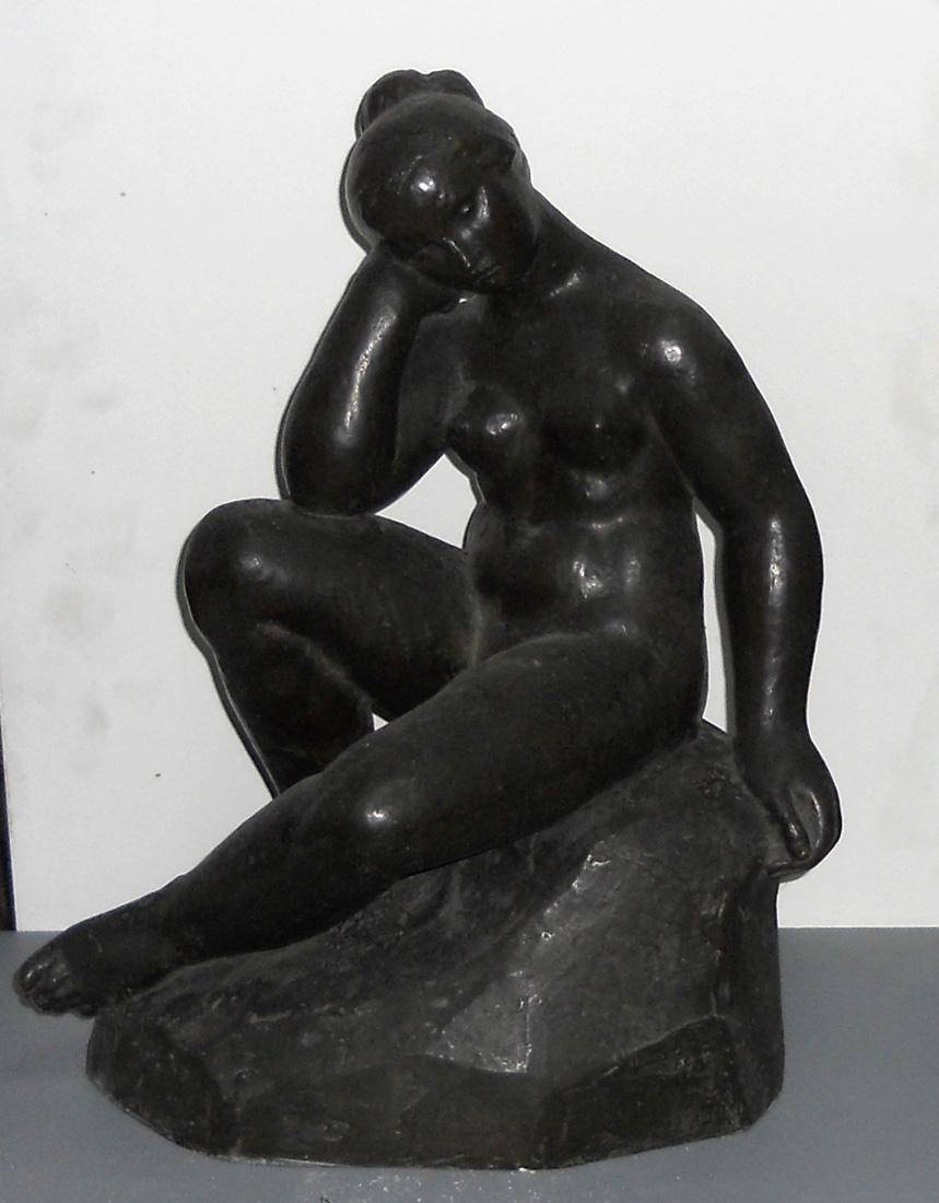 Figura sentada, 1940. Pablo Mañé  (1880-1971). Bronce.  48,5 x 30 x 29 cm. Nº inv. 1885.