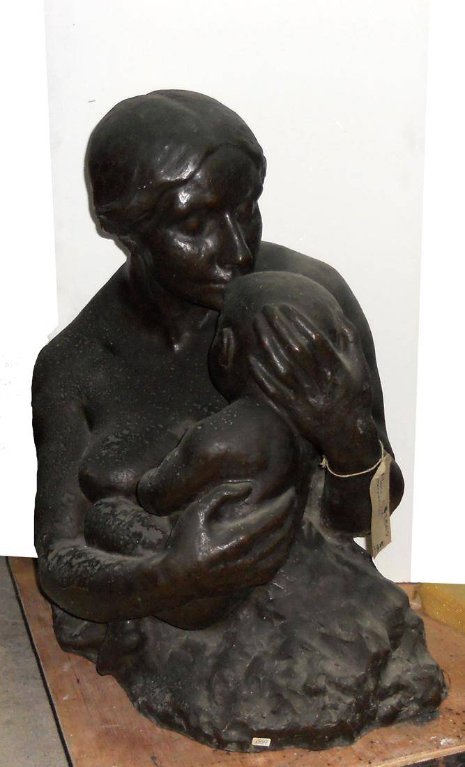 Maternidad, 1913. Pablo Mañé  (1880-1971). Bronce.  66 x 49 x 43 cm. Nº inv. 1889.
