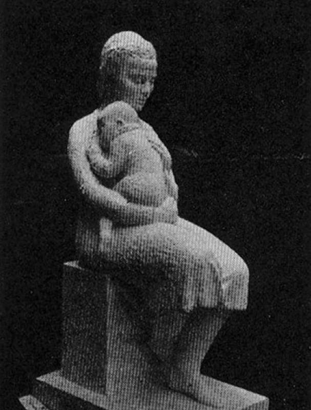 Maternidad, c.1944. Aurora Togores. Yeso.  93 x 50 x 35 cm. Nº inv. 2762.