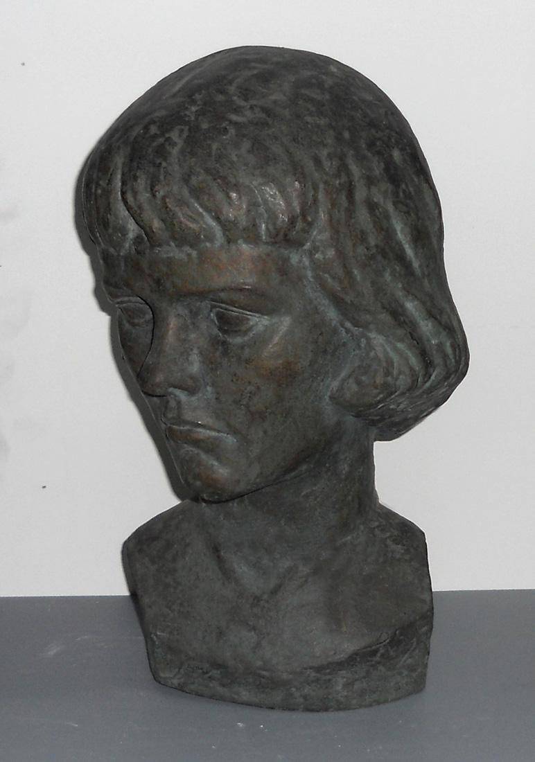 Retrato de niña, 1961. Eduardo A. Larrarte (1914-2005). Bronce.  40 x 21,5 x 22 cm. Nº inv. 3096.