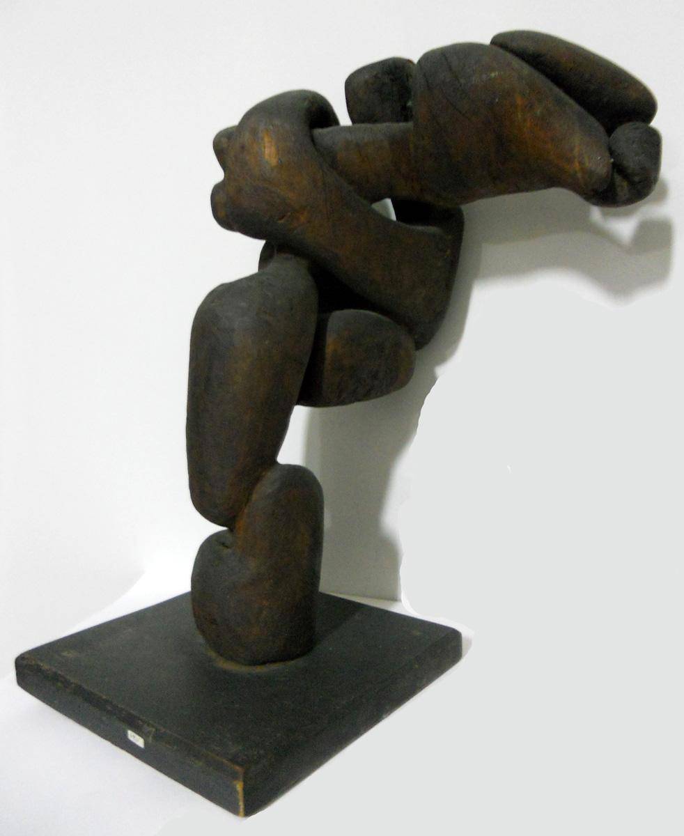 Escultura (madera tallada). Salustiano Pintos (1905-1975). Madera tallada.  60 x 34 x 40 cm. Nº inv. 4916.