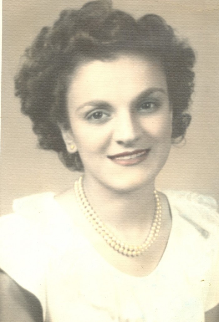 Sra. Nelly Abi Rezk Maltach en el año 1950 - Homenaje a la Sra. Nelly Abi Rezk - Museo Nacional de Artes Visuales