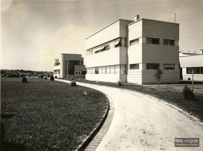 Rafael Lorente Escudero: Planta de combustibles de ANCAP, La Teja. Laboratorios, oficinas y gerencia. 1934-1938. Archivo IHA. - Curso Arquitectos uruguayos del siglo XX (segunda parte) - Museo Nacional de Artes Visuales