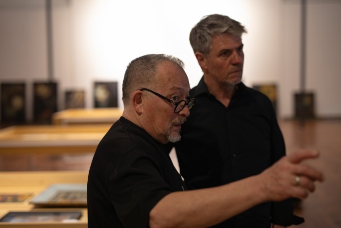 Carlos Capelán y Pablo Uribe<br>Fotografía: Rafael Lejtreger - Charla: Acercamiento al proyecto expositivo de "Aquí soñó Blanes Viale - Pablo Uribe" - Museo Nacional de Artes Visuales