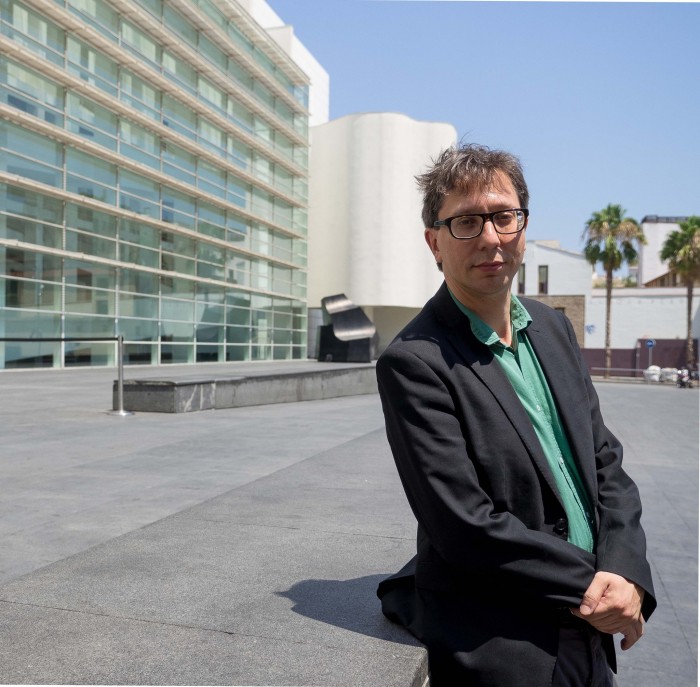 Foto: Ferran Barenblit per Miquel Coll - Encuentro con Ferran Barenblit - Director del Museu d´Art Contemporani de Barcelona - Museo Nacional de Artes Visuales