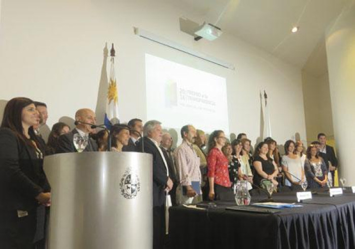  - Buscador de obras del acervo del Museo Nacional Artes Visuales recibe mención especial en el Premio a la Transparencia 2016 - Museo Nacional de Artes Visuales